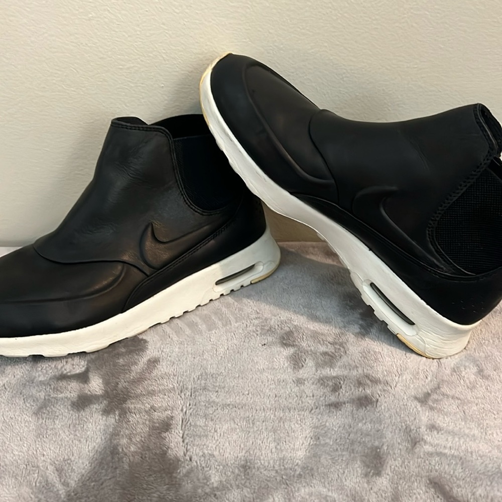 Used Nike max Thea Mid